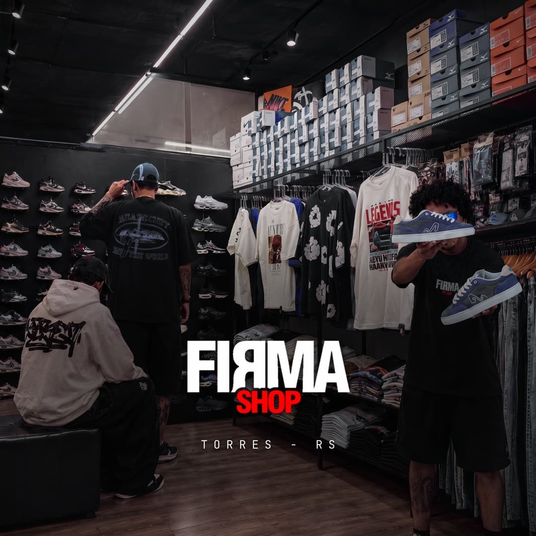 Banner da Firma Shop: foto do interior da loja com a equipe, tênis na parede e araras de roupa, e o logo da marca no centro